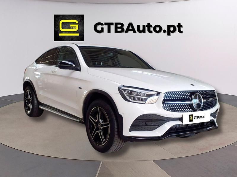 Branco Usado 2020 Mercedes GLC300 AMG Coupé | € 48.499 - Imagem 1/4