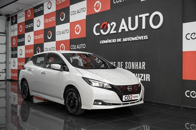 Branco Novo 2025 Nissan Leaf N-Connecta Citadino | € 24.900 - Imagem 1/4