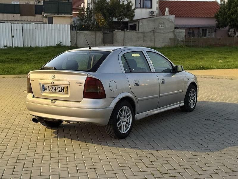 Usado Opel Astra 75 HP (55 kW) 2000 Sedan