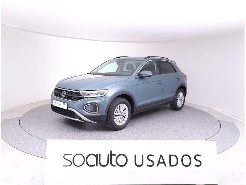 Usado VW T-Roc Life 110 HP (80 kW) 2024 Azul rei SUV