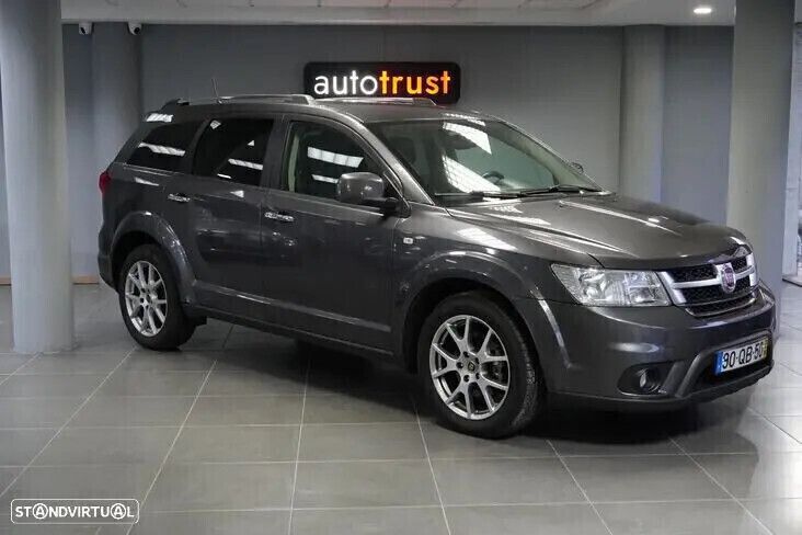 Cinzento Usado 2015 Fiat Freemont SUV | € 14.900 (Preço justo) - Imagem 1/4