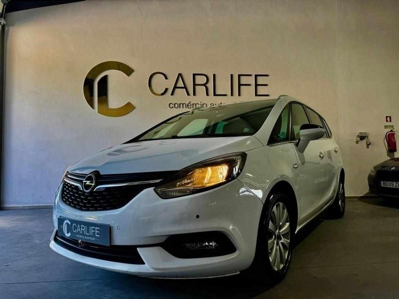 Branco Usado 2017 Opel Zafira Monovolume | € 10.950 - Imagem 1/4