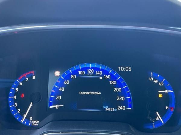 Usado Toyota Corolla Comfort 116 HP (85 kW) 2022 Preto Carrinha