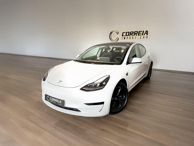 Branco Usado 2021 Tesla Model 3 Sedan | € 25.900 (Preço justo) - Imagem 1/4