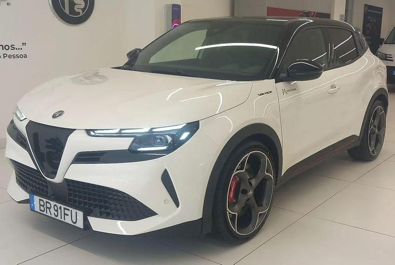 Cinza Usado 2025 Alfa Romeo Junior Veloce SUV | € 47.900 (Preço justo) - Imagem 1/4