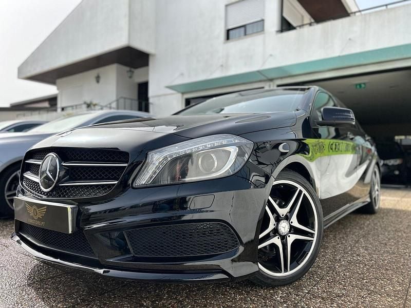 Usado Mercedes A180 AMG line 109 HP (80 kW) 2014 Preto