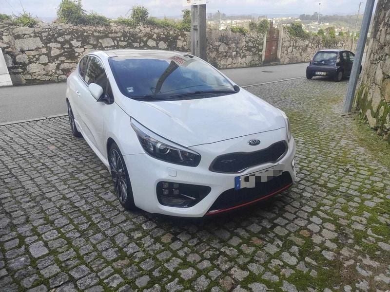 Branco Usado 2015 Kia Ceed GT Carrinha | € 17.000 (Bom preço) - Imagem 1/4