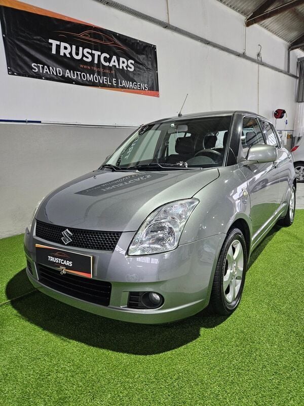 Cinza Usado 2007 Suzuki Swift GL Citadino | € 4.750 (Preço justo) - Imagem 1/4