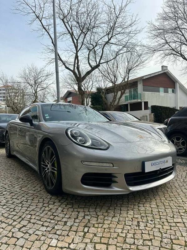 Cinzento Usado 2015 Porsche Panamera Sedan | € 52.500 (Caro) - Imagem 1/4