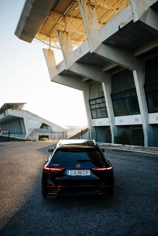 Usado Mercedes C300 320 HP (235 kW) 2021 Preto