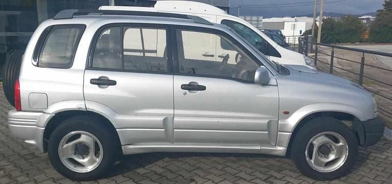 Usado Suzuki Grand Vitara 87 HP (63 kW) 2000 Cinzento