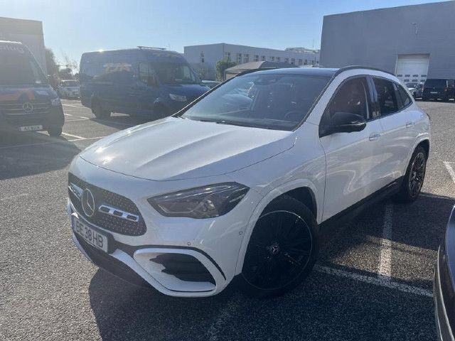 Branco polar Usado 2024 Mercedes GLA200 SUV | € 54.900 - Imagem 1/4