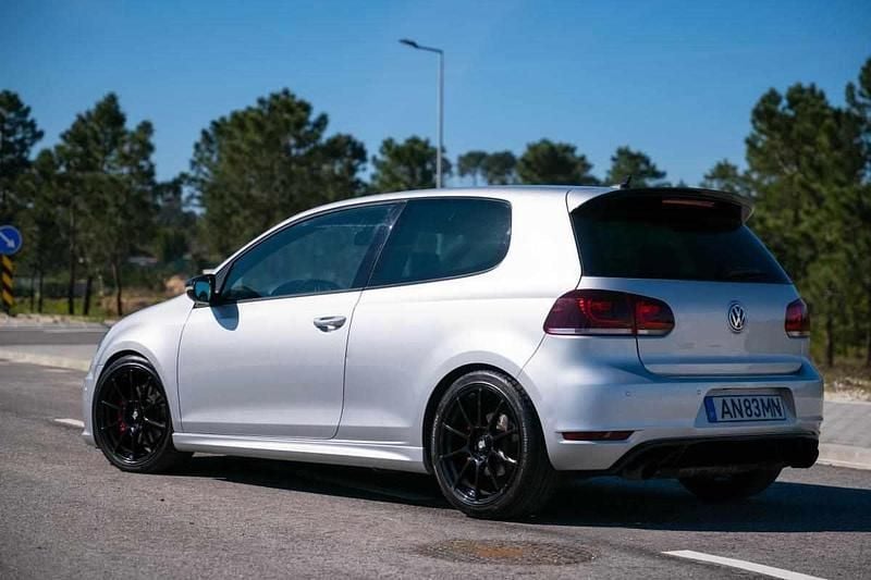 Usado VW Golf VI 211 HP (155 kW) 2011 Cinzento Citadino