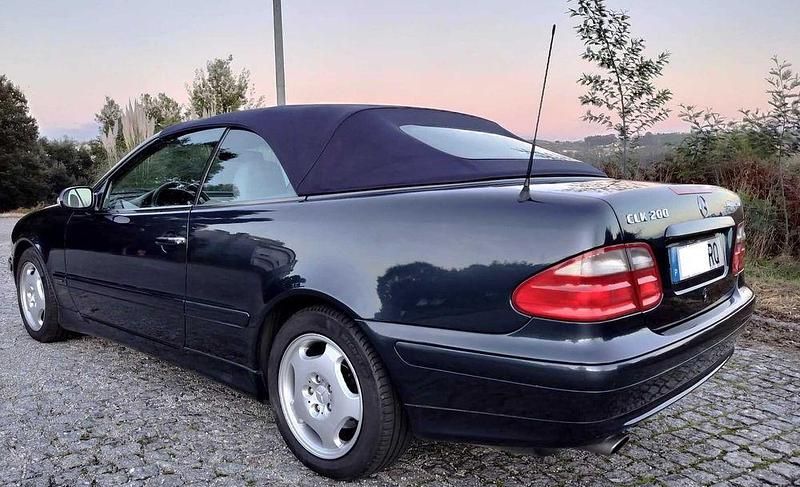 Usado Mercedes CLK200 163 HP (119 kW) 2001 Cabrios