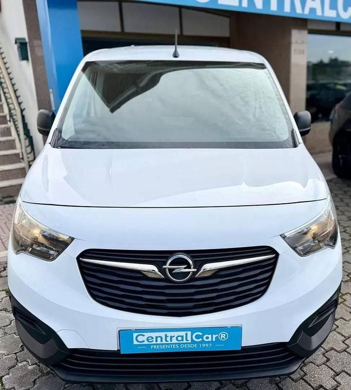Usado Opel Combo Enjoy 102 HP (75 kW) 2023 Branco