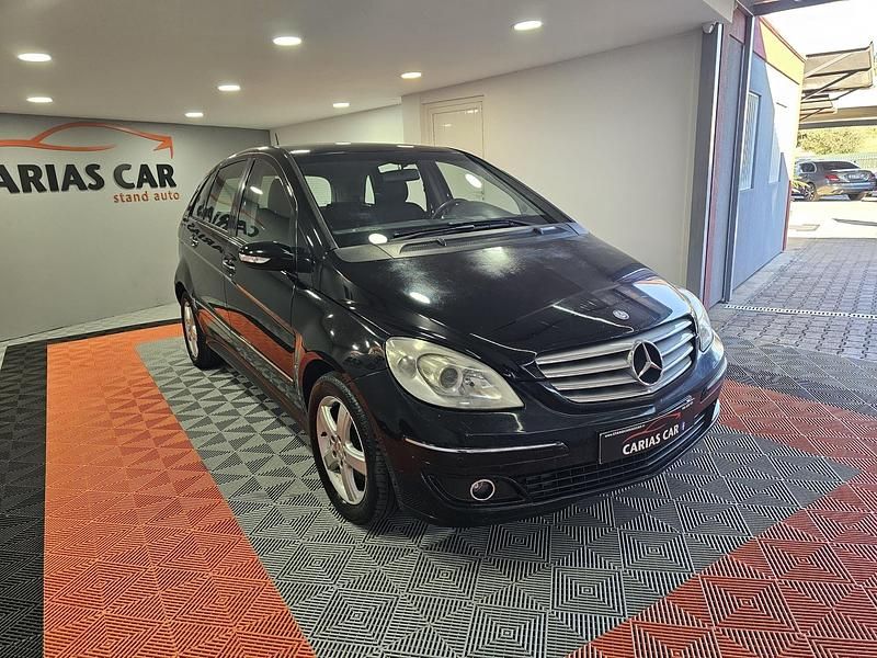 Usado Mercedes B180 109 HP (80 kW) 2006 Preto Monovolume