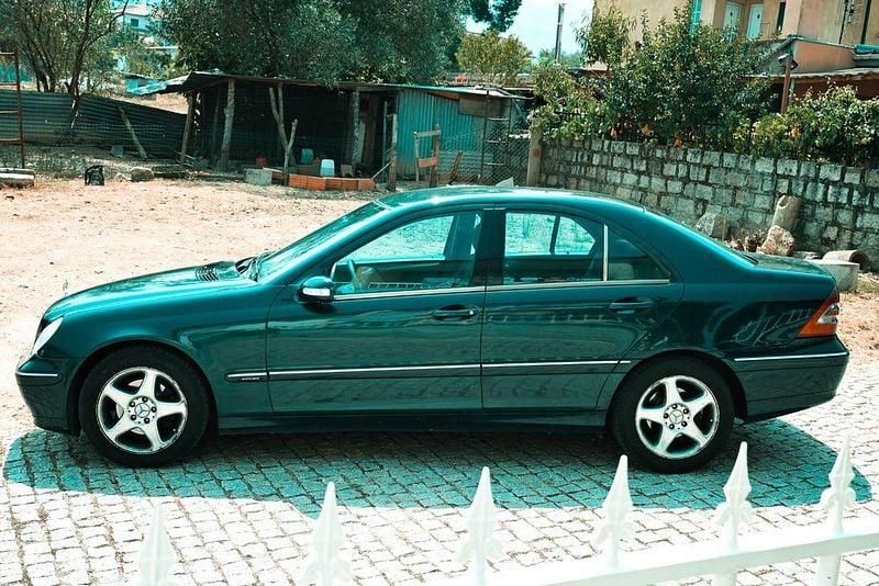 Usado 2002 Mercedes C220 Sedan | € 6.000 - Imagem 1/4