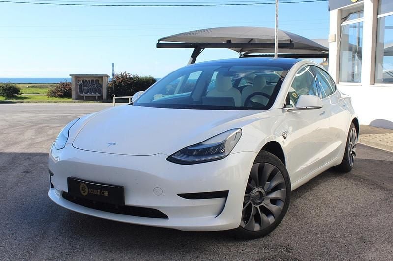 Branco Usado 2020 Tesla Model 3 Standard Range Sedan | € 22.800 - Imagem 1/4