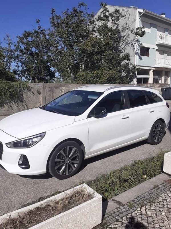 Branco Usado 2017 Hyundai i30 Style Carrinha | € 12.800 (Preço justo) - Imagem 1/4
