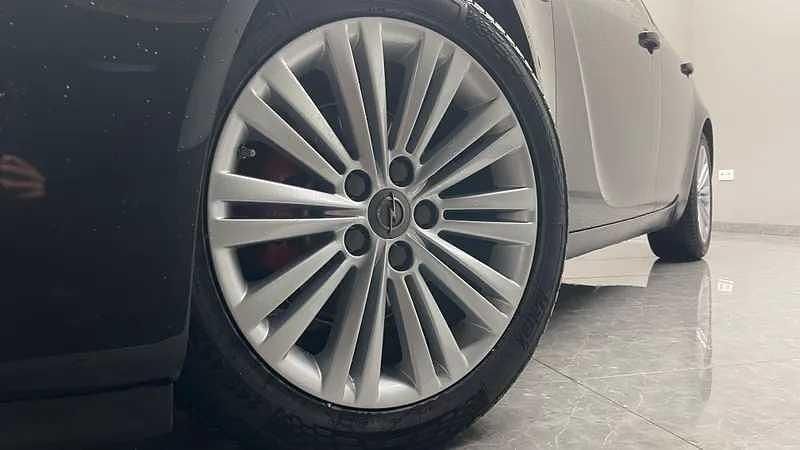 Usado Opel Insignia 120 HP (88 kW) 2014 Preto