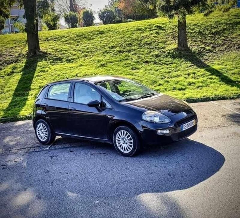 Preto Usado 2013 Fiat Punto Citadino | € 8.000 - Imagem 1/4