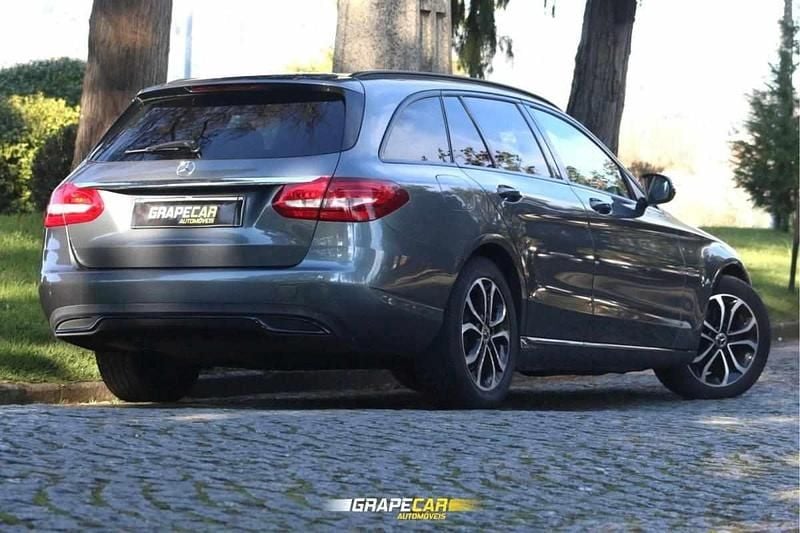 Usado Mercedes C200 136 HP (100 kW) 2017 Cinzento Carrinha