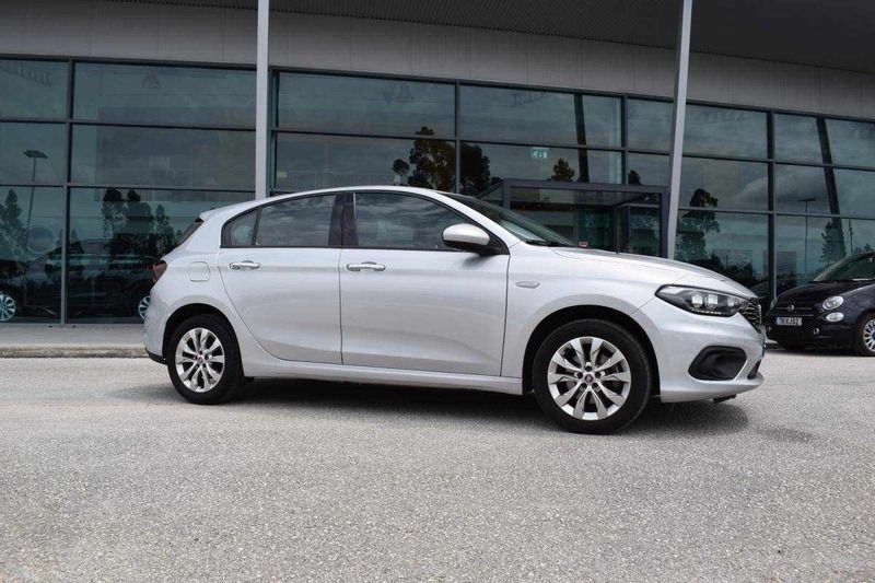 Cinzento Usado 2019 Fiat Tipo Lounge Citadino | € 14.900 (Caro) - Imagem 1/4