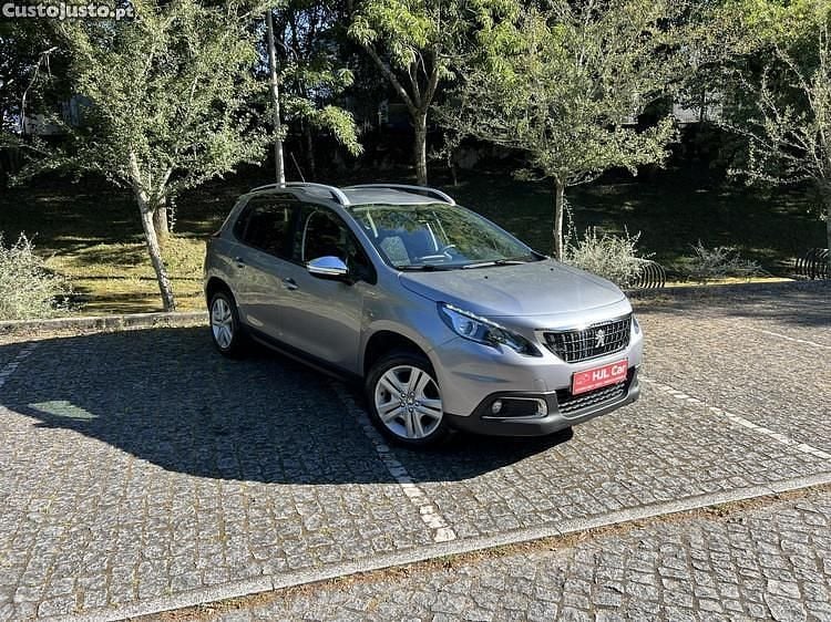 Cinza Usado 2019 Peugeot 2008 SUV | € 9.999 - Imagem 1/1