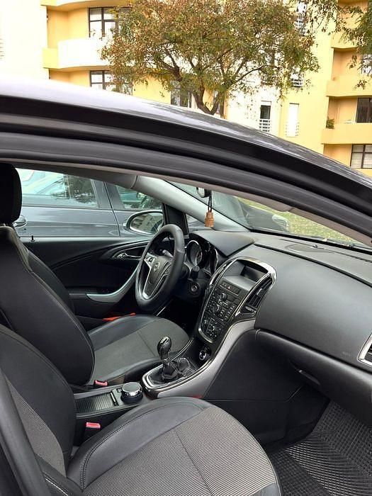 Usado Opel Astra 125 HP (91 kW) 2010 Sedan