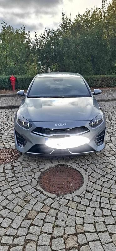 Cinzento Usado 2023 Kia Ceed Carrinha | € 27.000 - Imagem 1/4