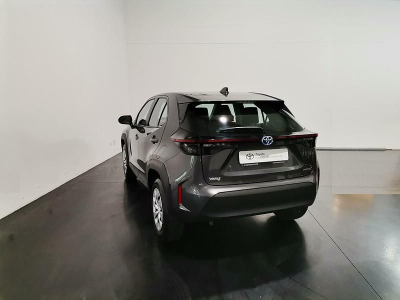 Usado Toyota Yaris Comfort 116 HP (85 kW) 2024 Cinza (pintura metalizada) Citadino