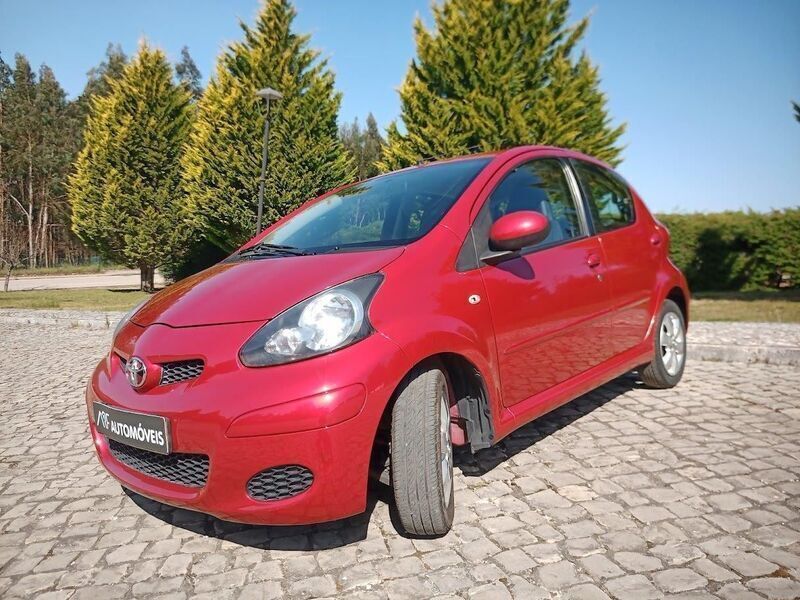Vermelho Usado 2011 Toyota Aygo Edition Citadino | € 8.750 - Imagem 1/4