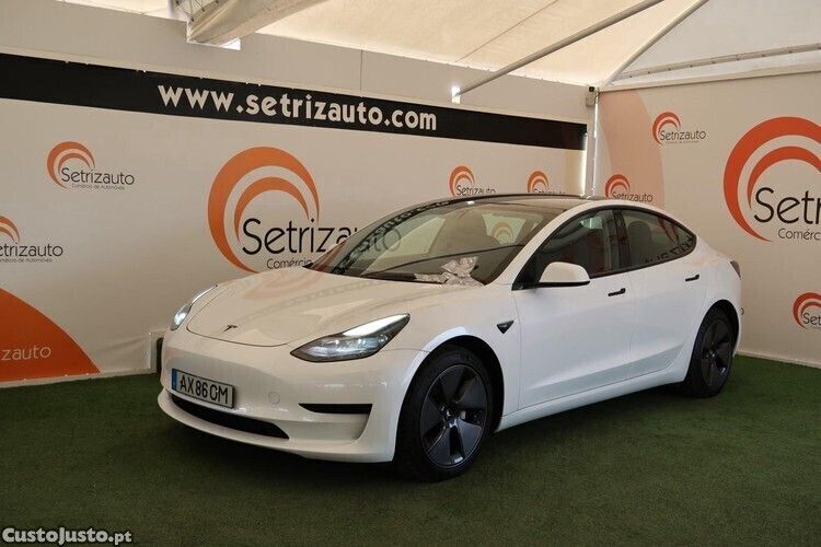 Branco Usado 2021 Tesla Model 3 Long Range Sedan | € 32.750 (Preço justo) - Imagem 1/1