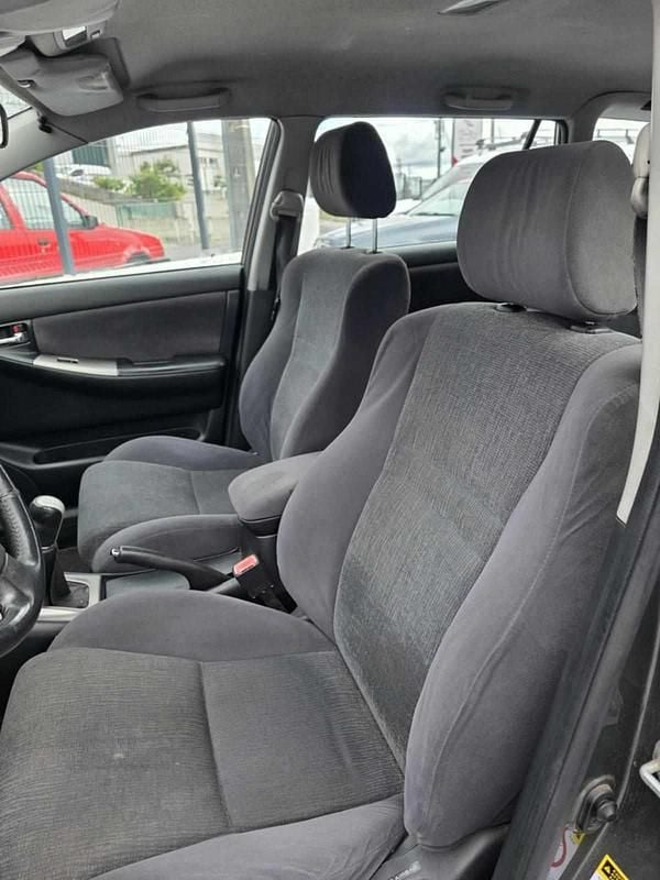 Usado Toyota Corolla 97 HP (71 kW) 2002 Cinzento Citadino