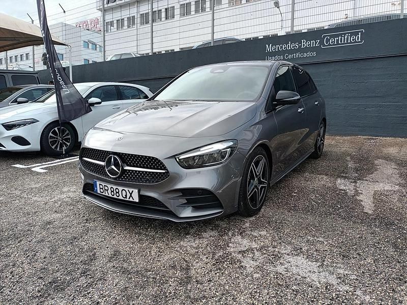 Cinza Usado 2025 Mercedes B180 Monovolume | € 41.000 - Imagem 1/4