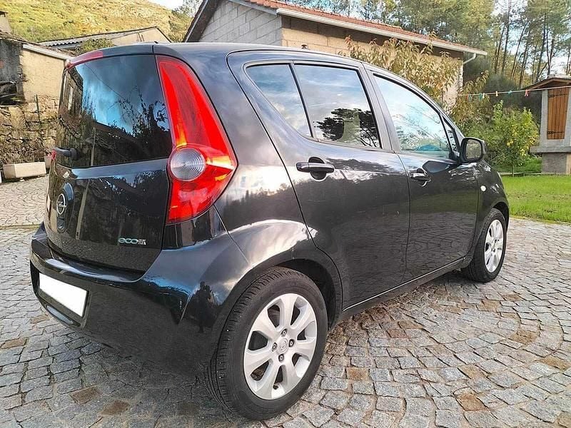 Usado Opel Agila 70 HP (51 kW) 2011 Preto Citadino