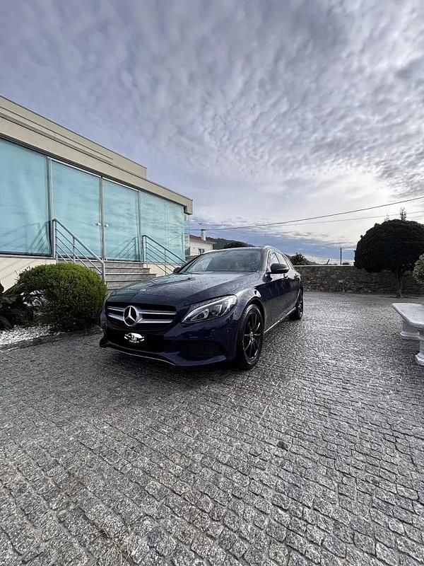 Azul escuro Usado 2019 Mercedes C200 Avantgarde Carrinha | € 19.999 - Imagem 1/4