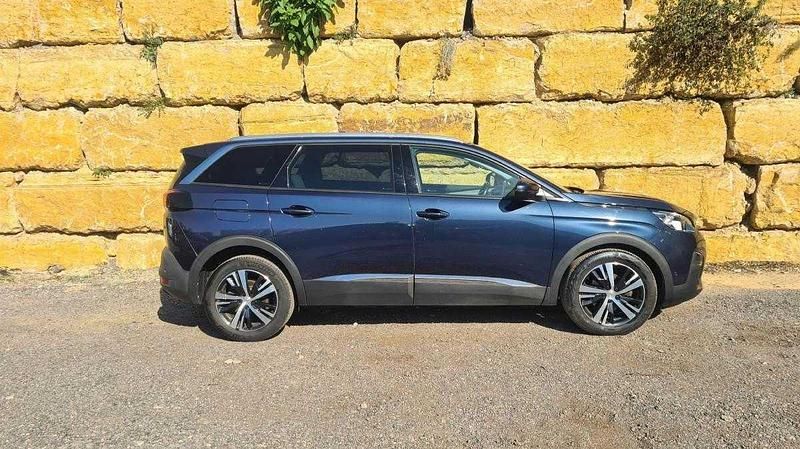 Usado Peugeot 5008 Allure 130 HP (95 kW) 2019 Azul Monovolume
