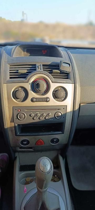 Usado Renault Mégane GrandTour 101 HP (74 kW) 2004 Cinzento Carrinha