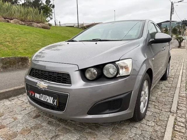 Cinzento Usado 2012 Chevrolet Aveo LT Sedan | € 6.900 - Imagem 1/4
