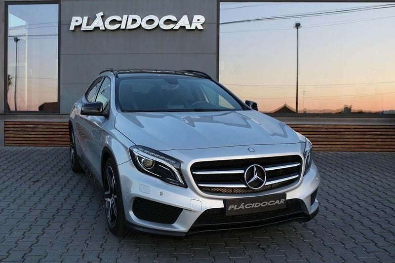 Cinza Usado 2015 Mercedes GLA220 AMG line SUV | € 25.400 - Imagem 1/4
