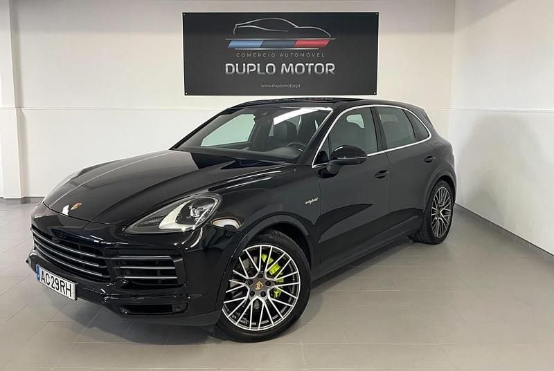 Preto Usado 2020 Porsche Cayenne SUV | € 64.950 - Imagem 1/4