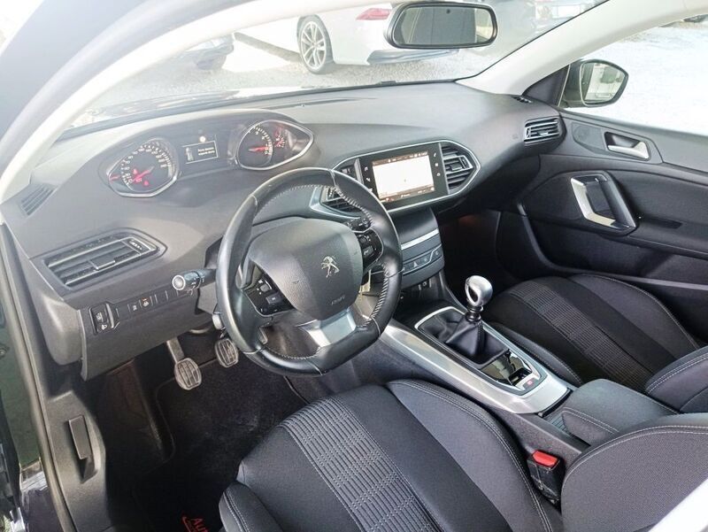 Usado Peugeot 308 Allure 130 HP (95 kW) 2019 Azul Monovolume