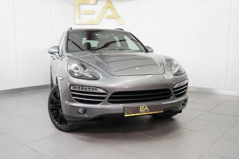 Cinza Usado 2013 Porsche Cayenne SUV | € 36.980 (Caro) - Imagem 1/4