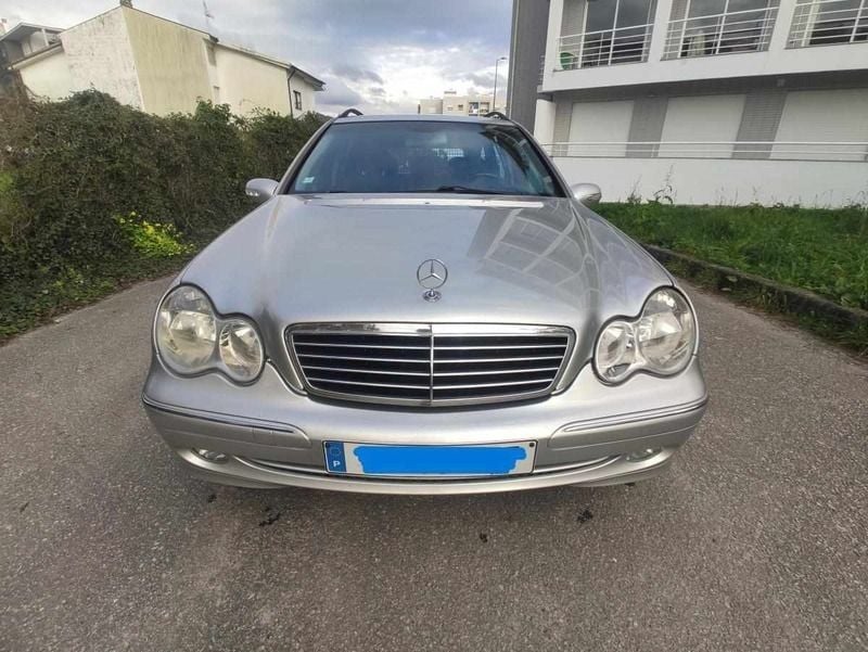 Cinzento Usado 2001 Mercedes C220 | € 4.000 (Preço justo) - Imagem 1/4