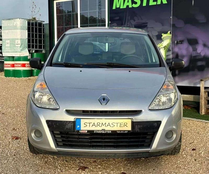 Usado Renault Clio II 68 HP (50 kW) 2009 Cinzento Citadino