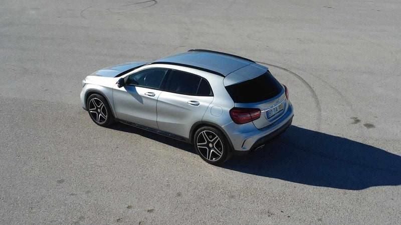 Usado Mercedes GLA180 109 HP (80 kW) 2017 Cinzento SUV