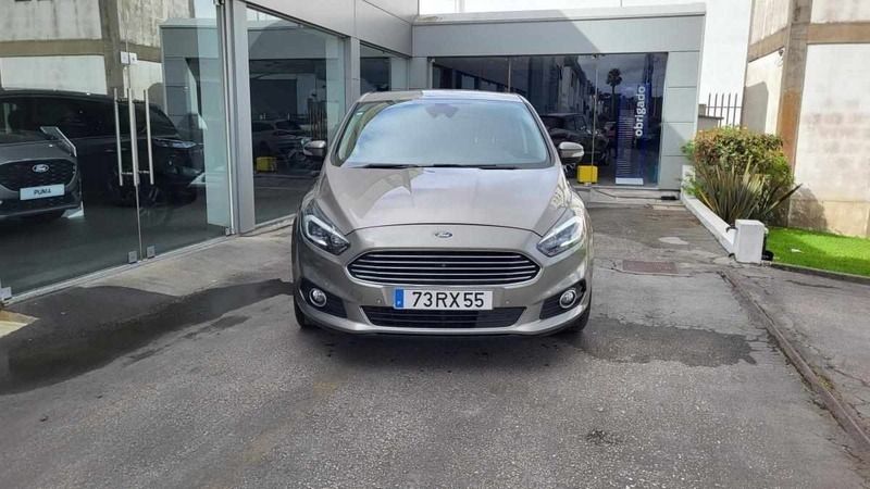 Cinzento Usado 2016 Ford S-MAX S Monovolume | € 20.950 (Preço justo) - Imagem 1/4