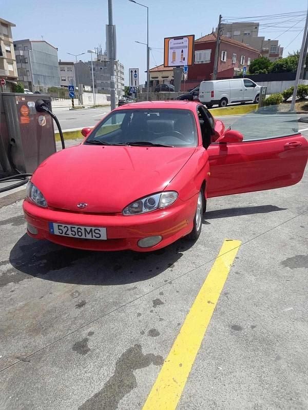 Vermelho Usado 1999 Hyundai Coupé Coupé | € 3.500 - Imagem 1/4