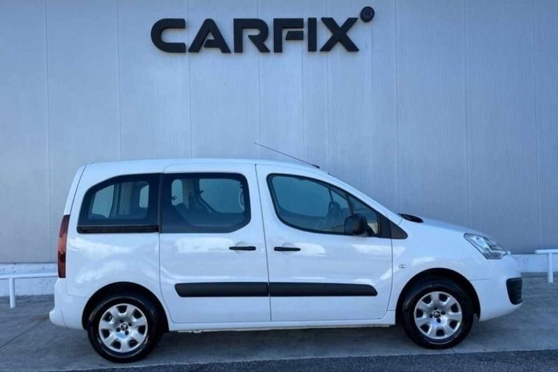 Branco Usado 2017 Peugeot Partner Monovolume | € 17.999 - Imagem 1/4